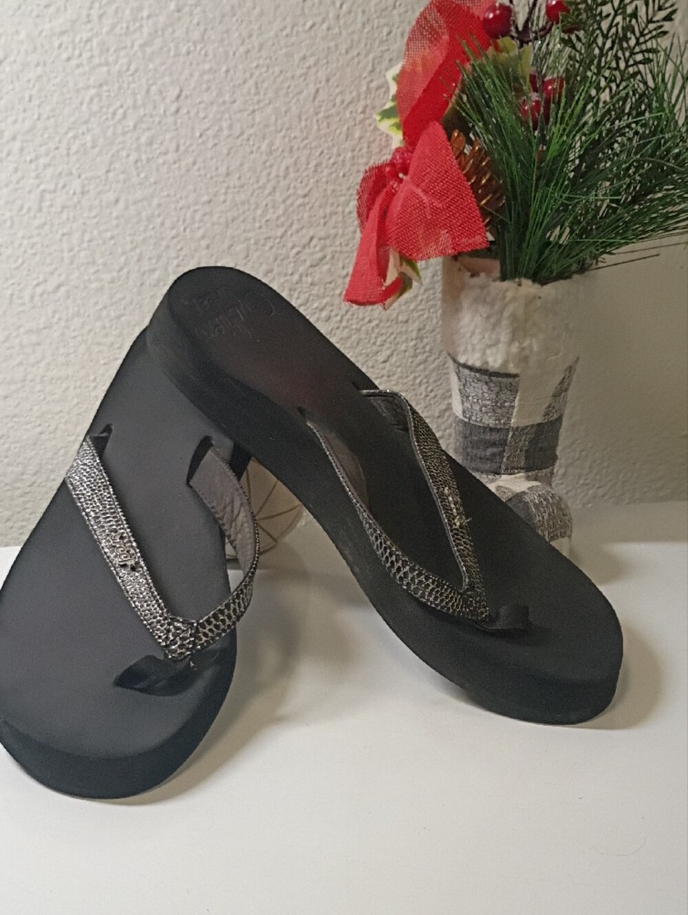 Reef Women's Black Flip Flop Sandals with Silver Rhinestone Straps - Picture 3 of 11